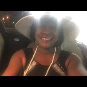 Meet your Posher, Dynita